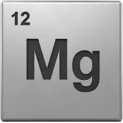 Ett litet plakat av magnesium där dess kemiska beteckning Mg och dess atomnummer 12 är instansat.