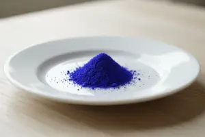Ett fat med färgmedel E133 - brilliant blue fcf