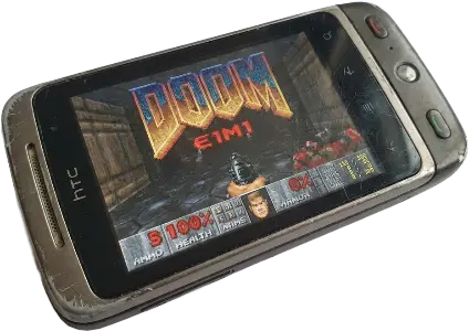 En gammal mobiltelefon med spelet doom på. Det ska symbolisera doom-scrolling. Höhö.