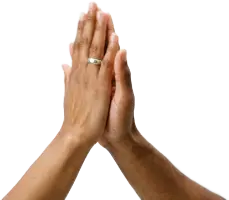 Två händer som ger en high-five