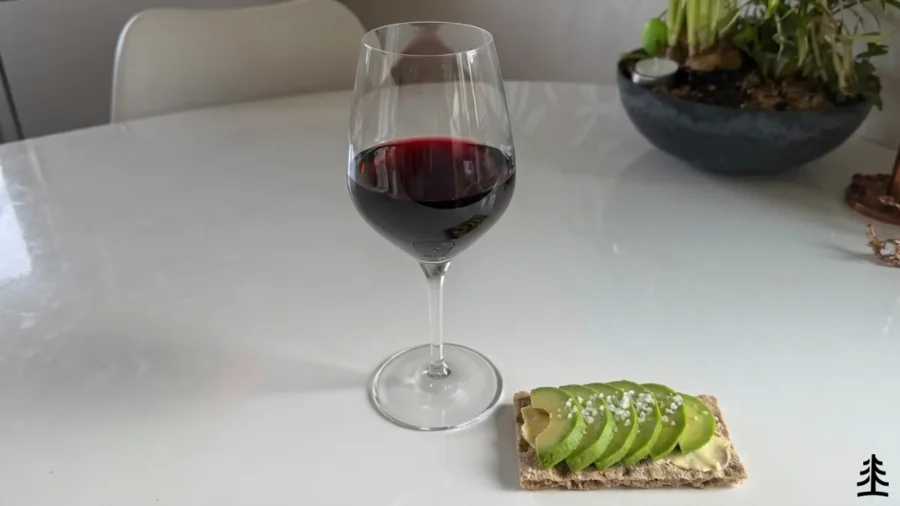 Min avokadomacka med vin blir inte lika njutbar när den ackompanjeras av ont i huvudet. Varför får man huvudvärk av rödvin när man blir äldre?