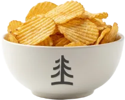 En skål med räfflade potatischips