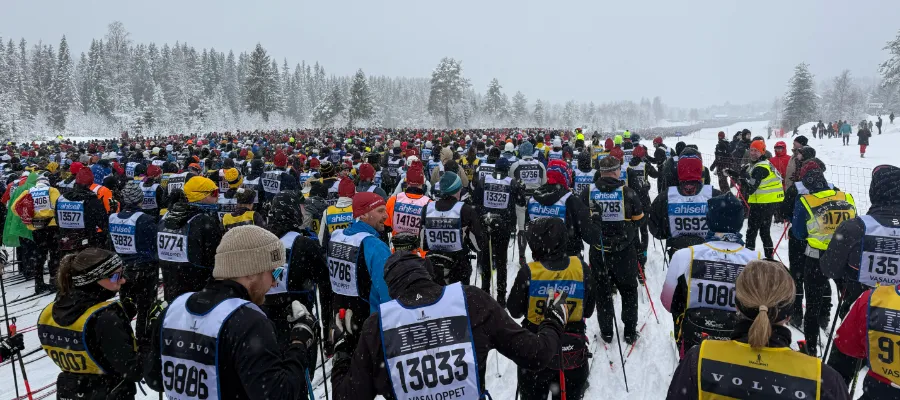 Starten av vasaloppet. Längst till höger där det smalnar av och blir trångt.