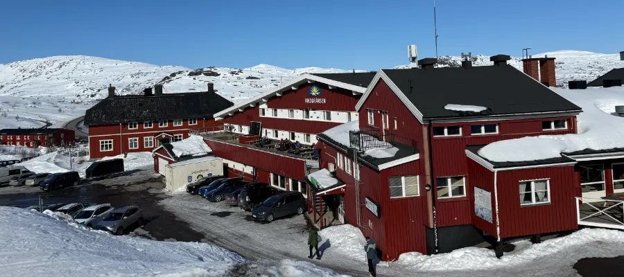 Hotellet med altanen ovanför Grönan.