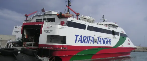 En Afrikafärja från Spanien som går mellan Tarifa och Tanger.