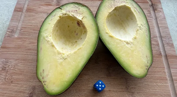 Enorma avocado, nästan ett kilo styck.